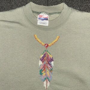 90s Hanes Olive Sweatshirt with Multicolor Feather Design